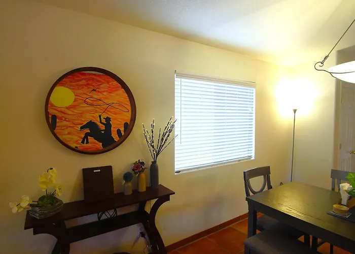 Holiday home Sonoran Sanctuary W/ Garage, Wfh Setup By I-10 & Downtown Tucson